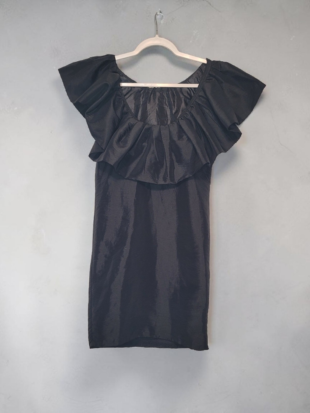 TWELVE BY TWELVE - XS Black Ruffle Off-Shoulder Mini Dress